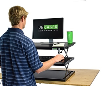 Uncaged Ergonomie changedesk2 – Neues Design – Hoch Ergonomische Laptop & Desktop Stehpult Conversion + höhenverstellbar Tastatur Tablett. Einfach sitzen, sich Computer Riser Tisch (schwarz) - 